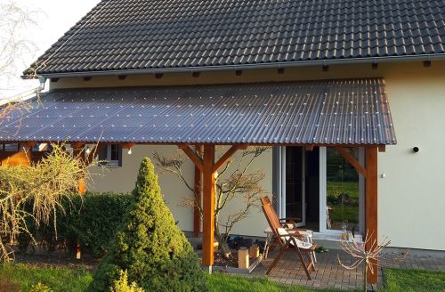 Zastřešení přístřešku trapézovým polykarbonátem