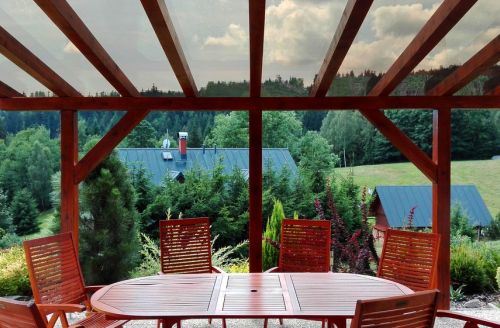 Zastřešení plným bronz polykarbonátem