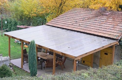 Zastřešení trapézovým čirým polykarbonátem